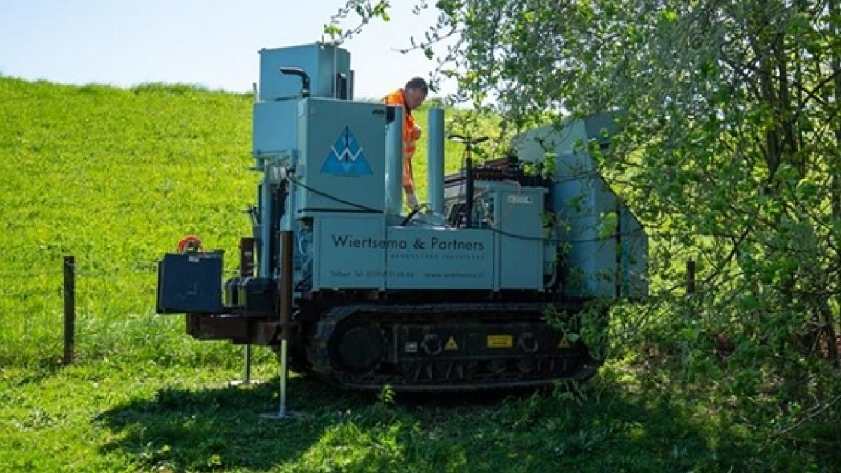 Grondonderzoek aan de dijk rondom de Schermer