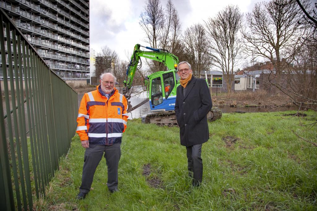 Hoogheemraad Rob Veenman en Gijs de Man (Stadsverwarming Purmerend) zijn trots op de samenwerking.